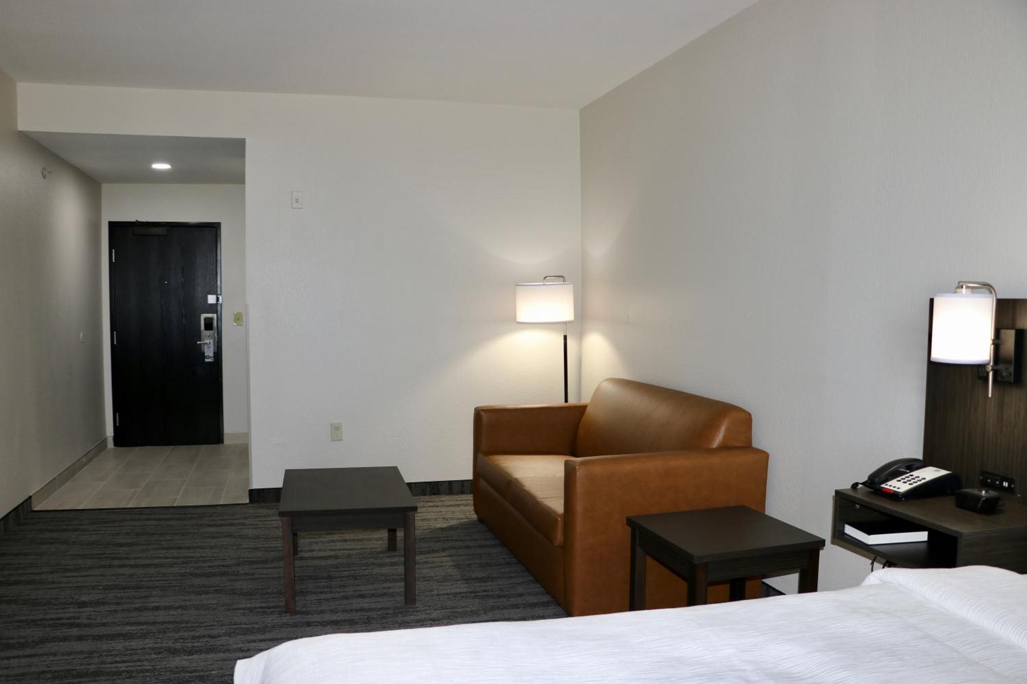 Quality Inn & Suites Buda Exterior photo
