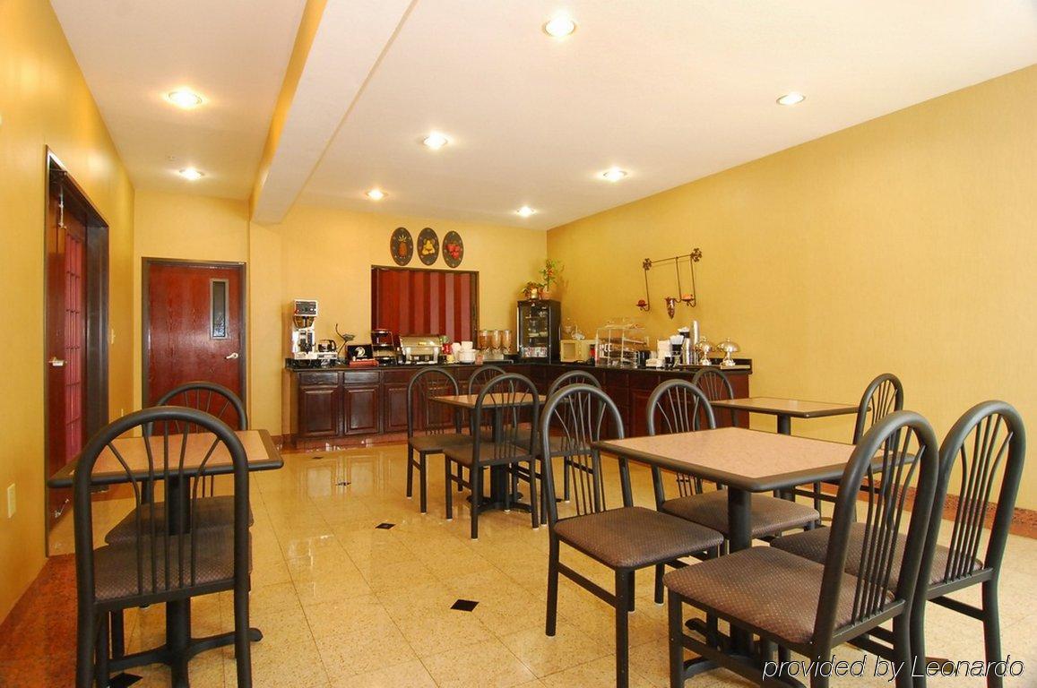 Quality Inn & Suites Buda Restaurant photo