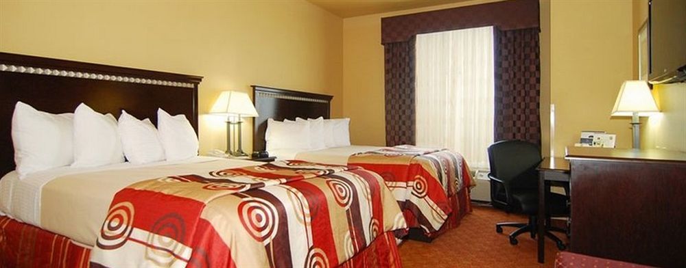 Quality Inn & Suites Buda Exterior photo